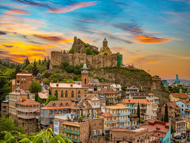 Tbilisi - panorama starego miasta w Gruzji